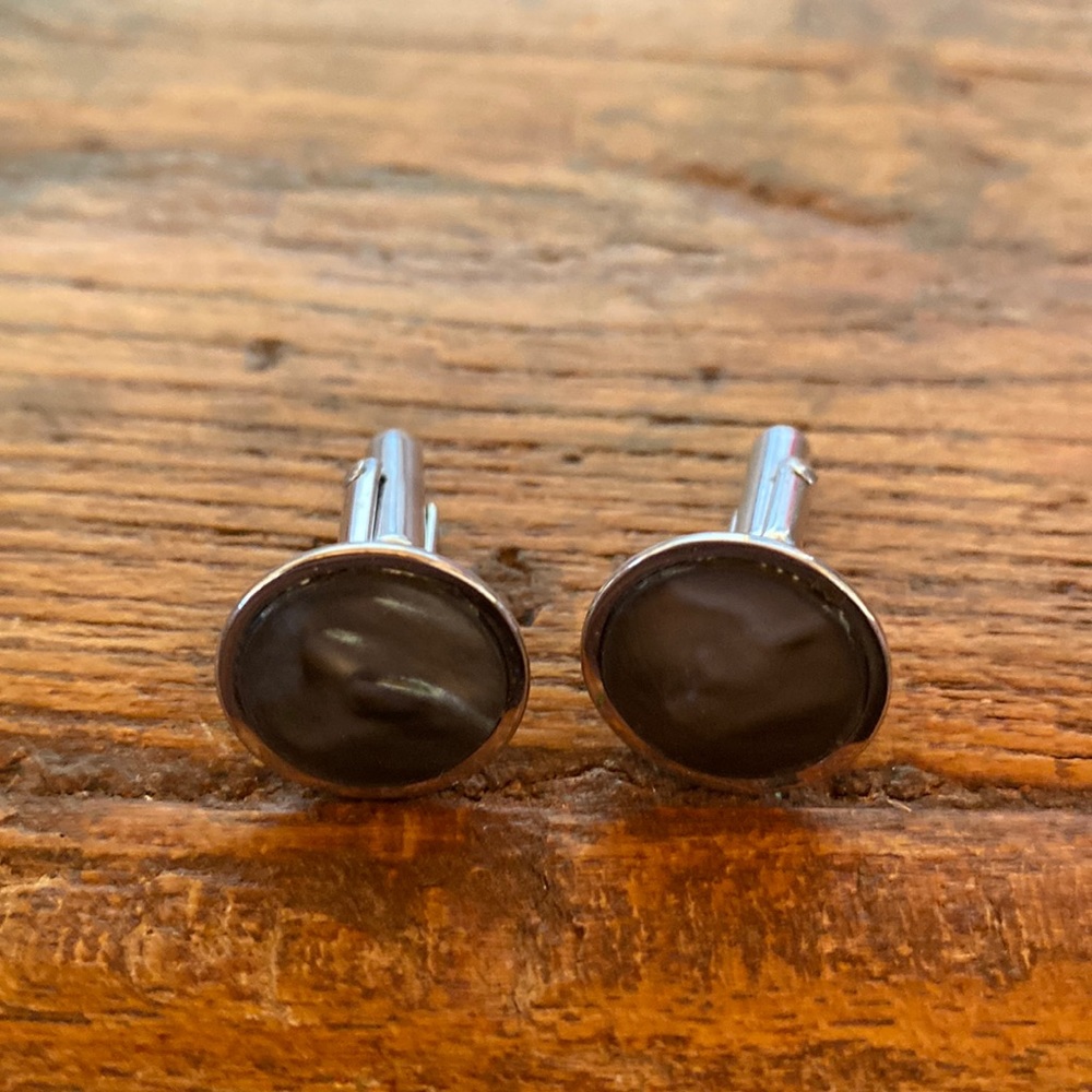 Men’s Grey Shell and Silver Cuff Links from Swank